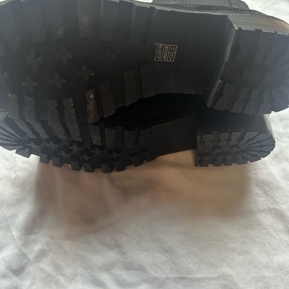 NWOB!  Stuart Weitzman black leather booties size 9 - Picture 4 of 6